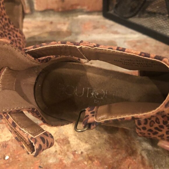 BOUTIQUE BY CORKYS SHOES SZ 8 SUNBURST LEOPARD WEDGE SANDAL ANIMAL PRINT - Picture 3 of 8